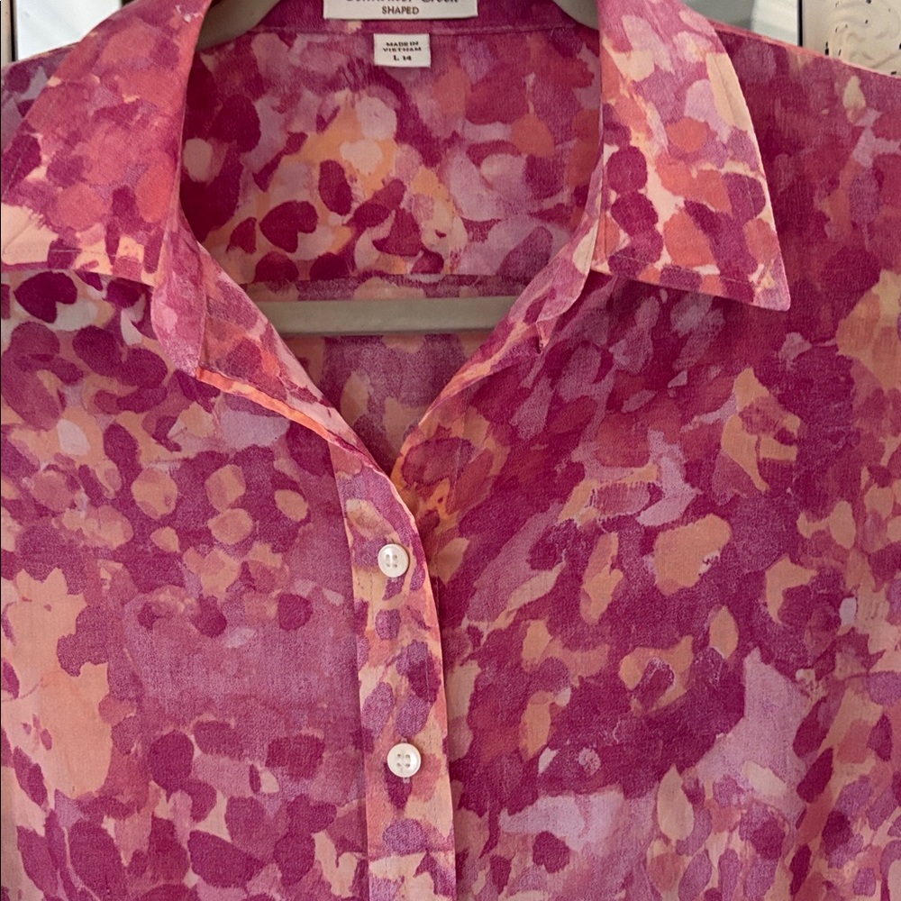 Ladies excellent condition on this Blouse $7